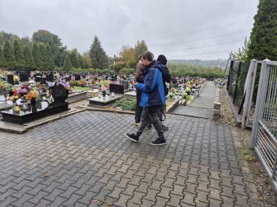 Rozpoczęły się prace nad inwentaryzacją parafialnego cmentarza