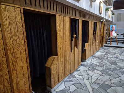 Nowe kotary do konfesjonału – troska o piękno miejsca spowiedzi