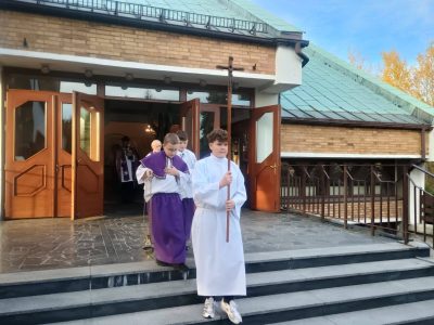 Uroczystość Wszystkich Świętych – procesja na cmentarz i modlitwa za zmarłych